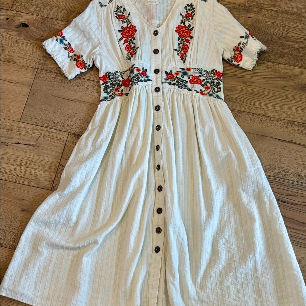 ROOLEE Midi Dress - Floral embroidered design - Anthro Vibes! - Super pretty! XL